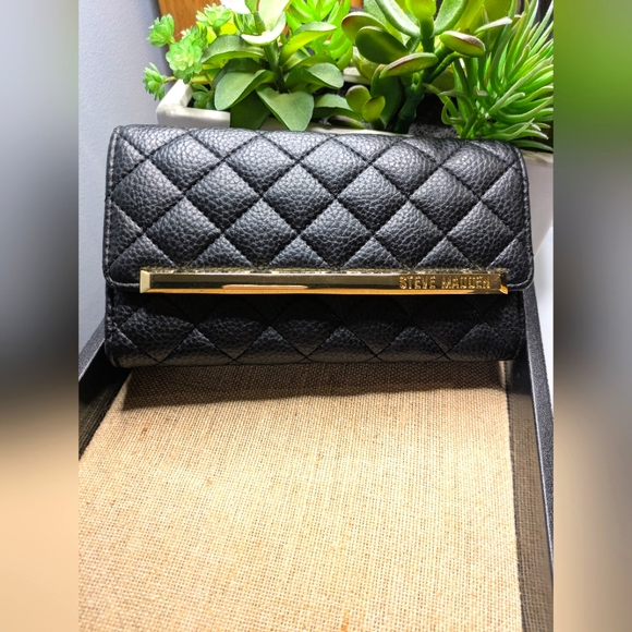 Steve Madden Handbags - Steve Madden Large Wallet/Wristlet Without strap